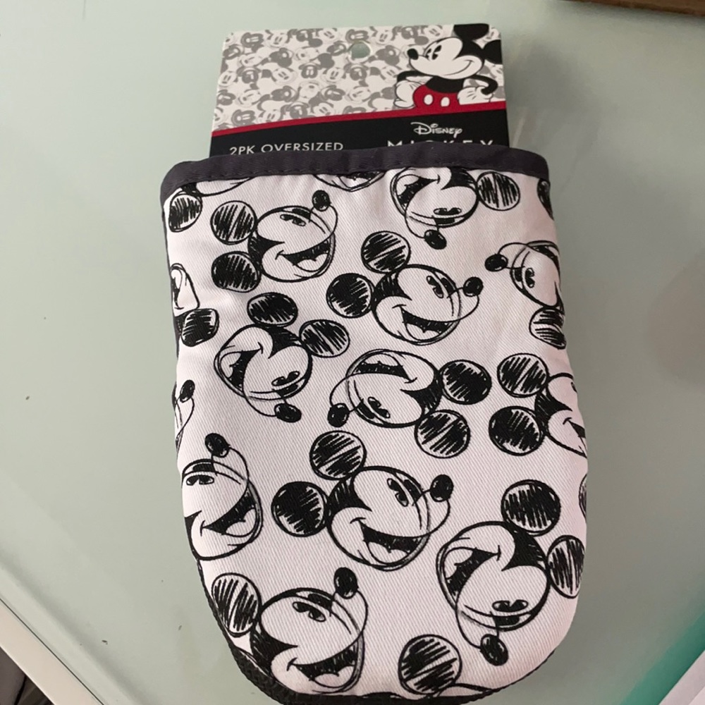 ⭐️2 for $18⭐️ Disney Mickey Mouse 2pk Oven Mitts